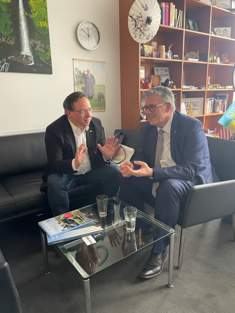 TMV-Hauptgeschäftsführer Patrick Meinhardt trifft Michael Donth MdB