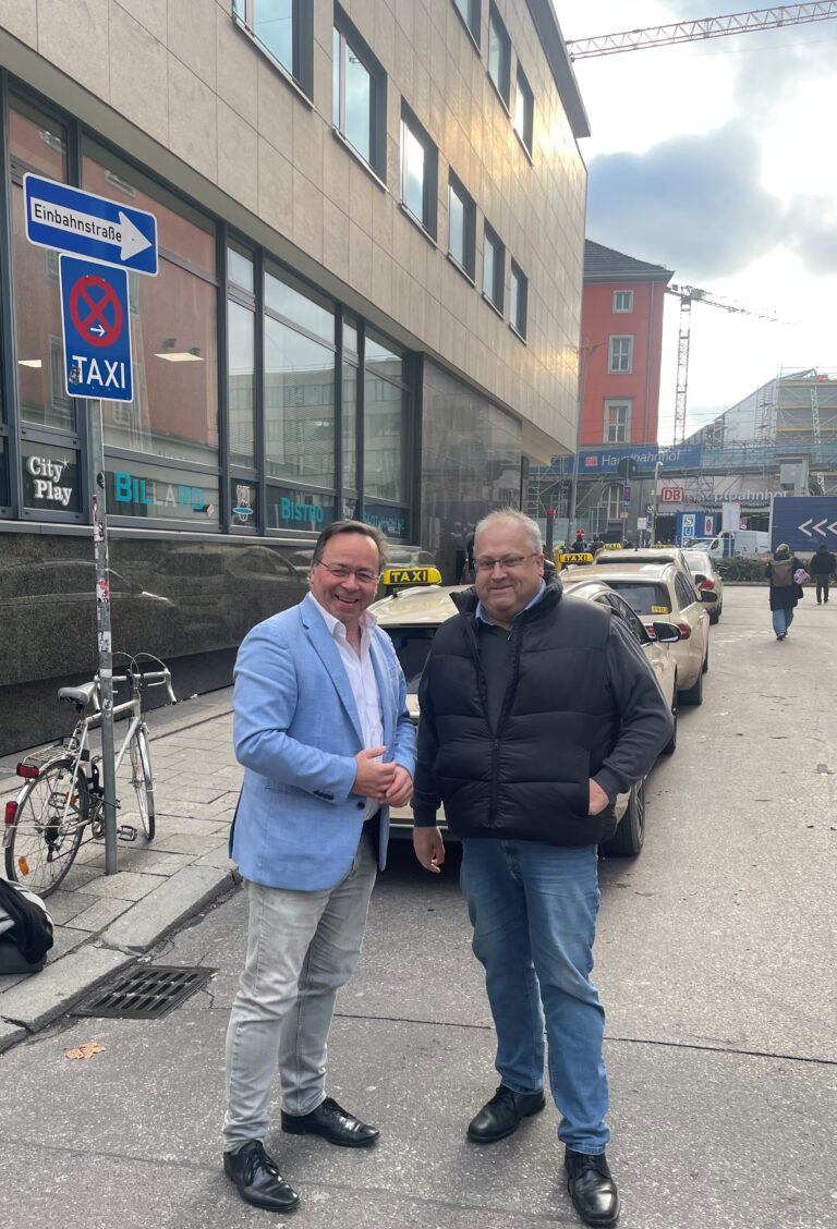 Thomas Kroker verabschiedet Patrick Meinhardt in München sehr herzlich 